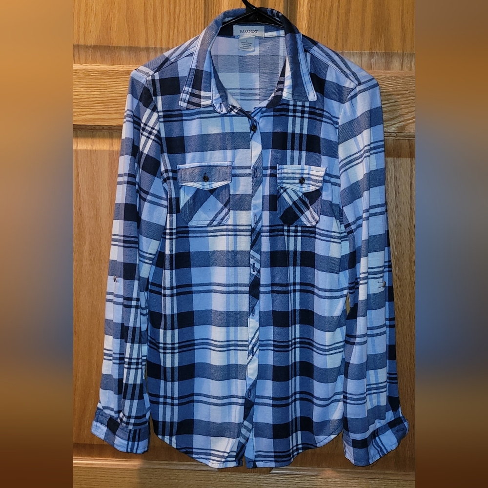 NWOT PASSPORT BLUE, WHITE, DARK BLUE FLANNEL PLAID WOMENS SHIRT TOP LARGE NICE